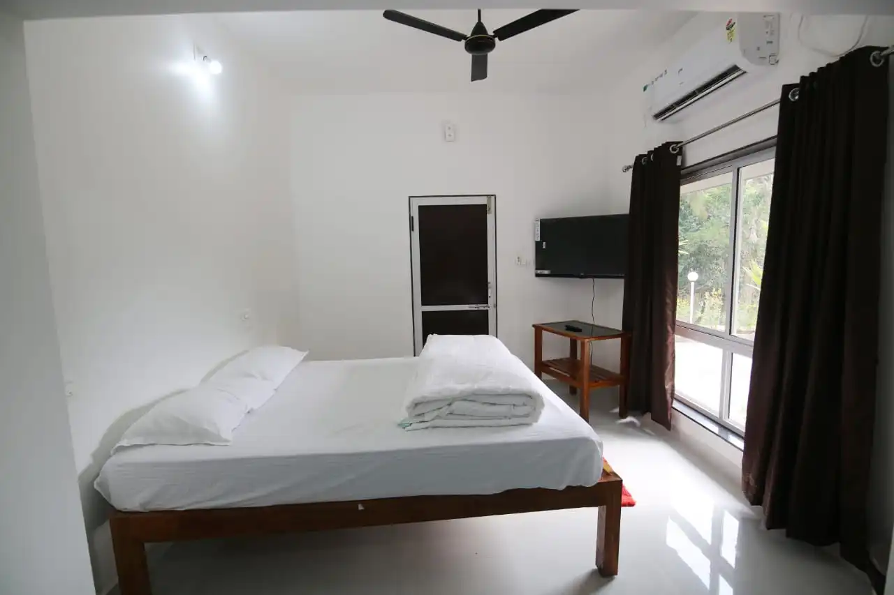 Deluxe Comfort Suite Room Grid View